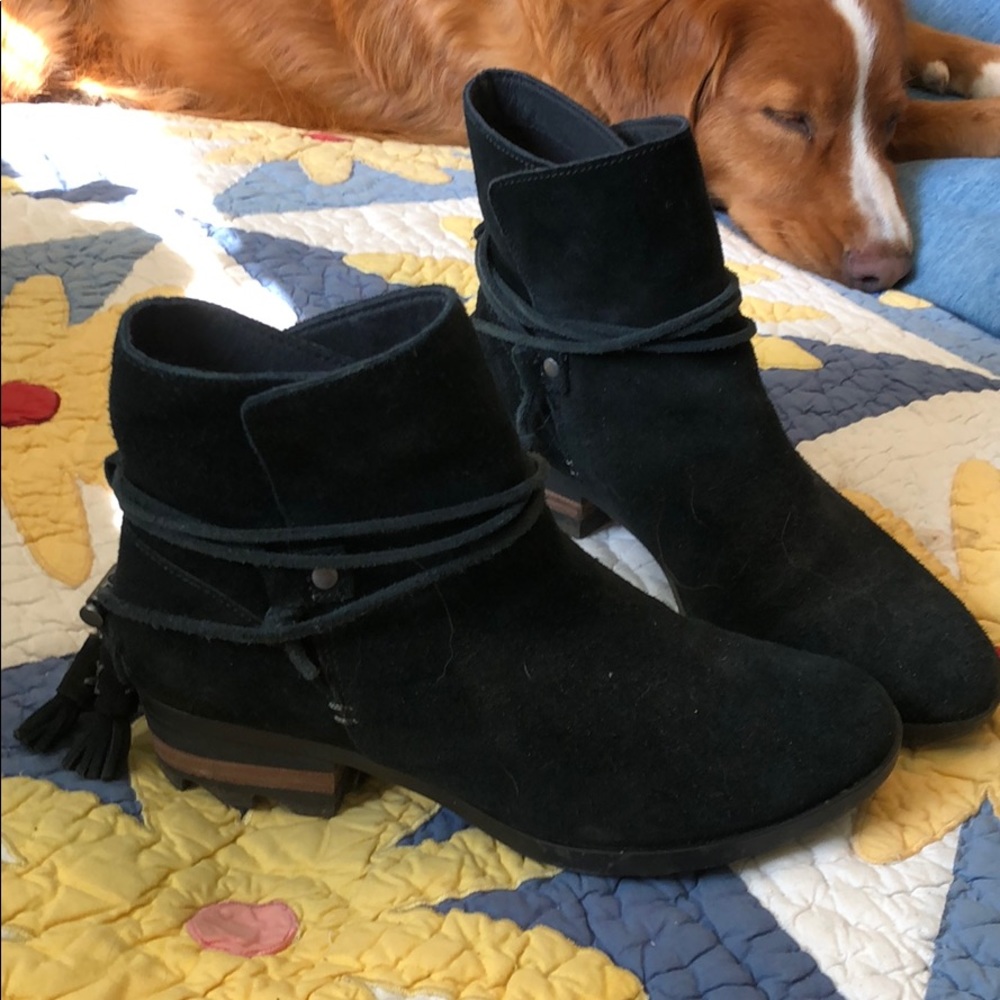 Sorel Black Booties with Ankle Strings